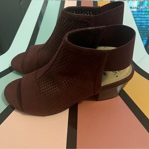 Women’s Sonoma Maroon Heels, Size 7